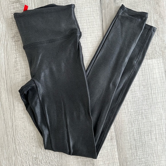 Like New Spanx Slimming Faux Leather Croc Black High Waisted Leggings - Picture 2 of 5